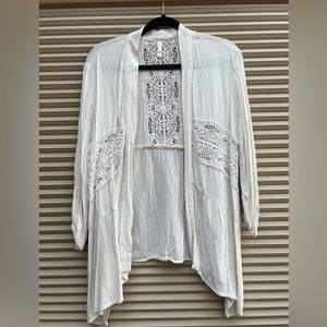 Woman’s White Cover up Blouse open front size medium EUC